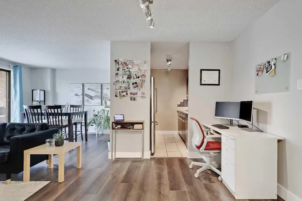 718 12 Avenue SW Calgary AB T2R 0H7