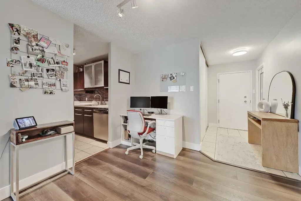 718 12 Avenue SW Calgary AB T2R 0H7