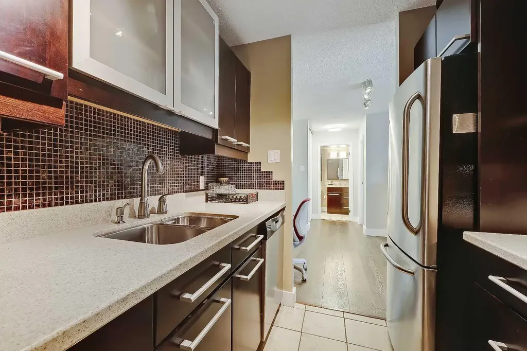 718 12 Avenue SW Calgary AB T2R 0H7
