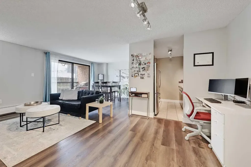 718 12 Avenue SW Calgary AB T2R 0H7