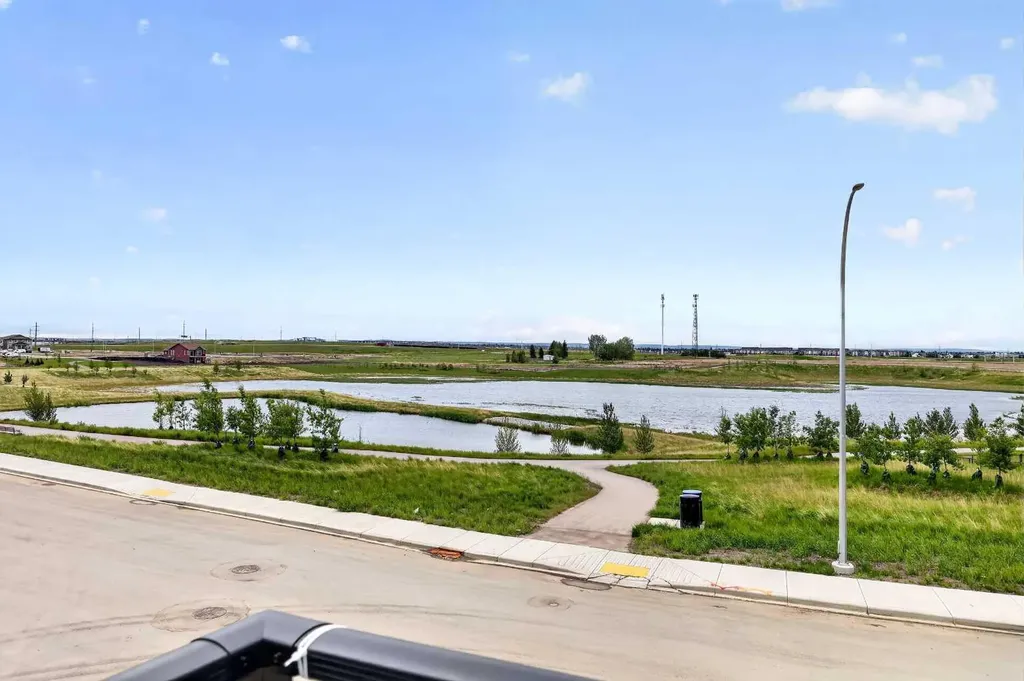 6 Hotchkiss Parade SE Calgary AB T3S 0X5