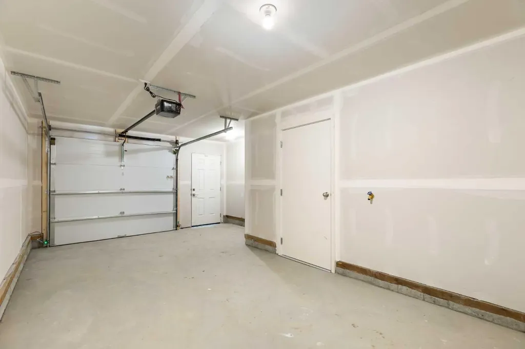 2231 81st Street SW Calgary AB T3H 6M4