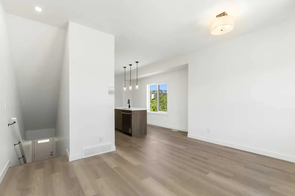 2231 81st Street SW Calgary AB T3H 6M4