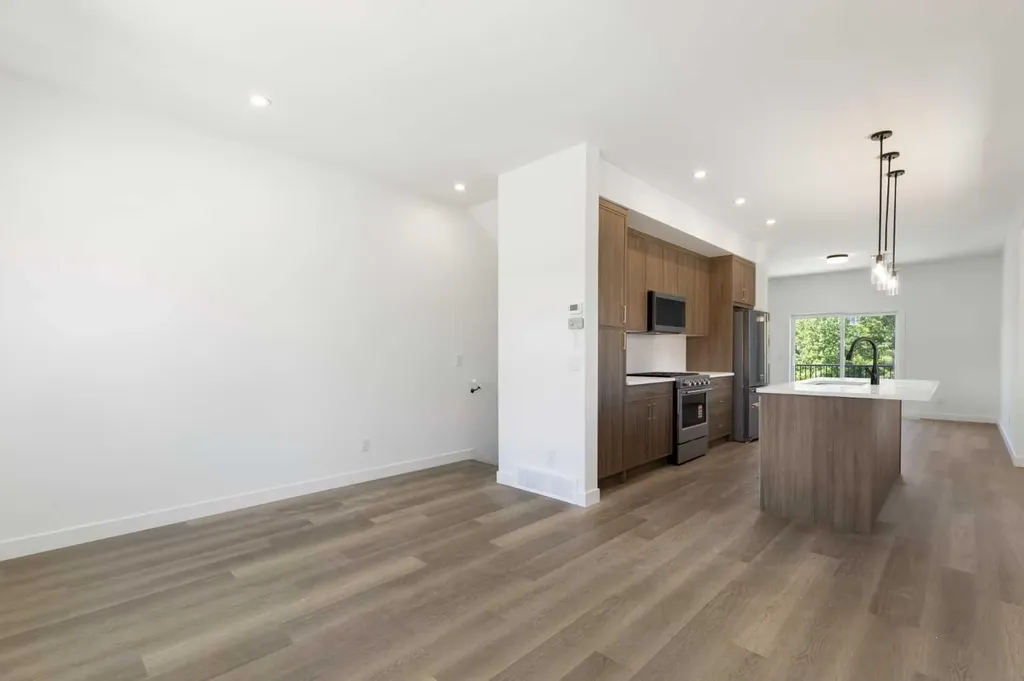 2231 81st Street SW Calgary AB T3H 6M4