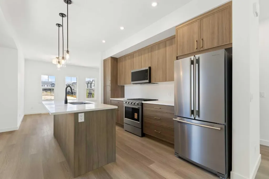 2231 81st Street SW Calgary AB T3H 6M4