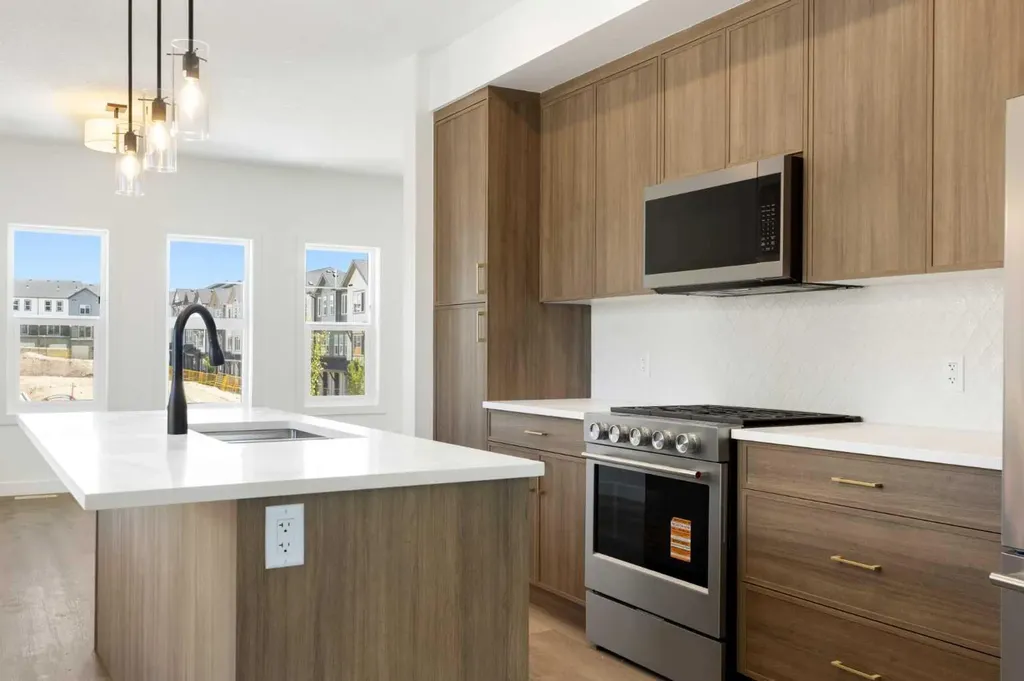 2231 81st Street SW Calgary AB T3H 6M4