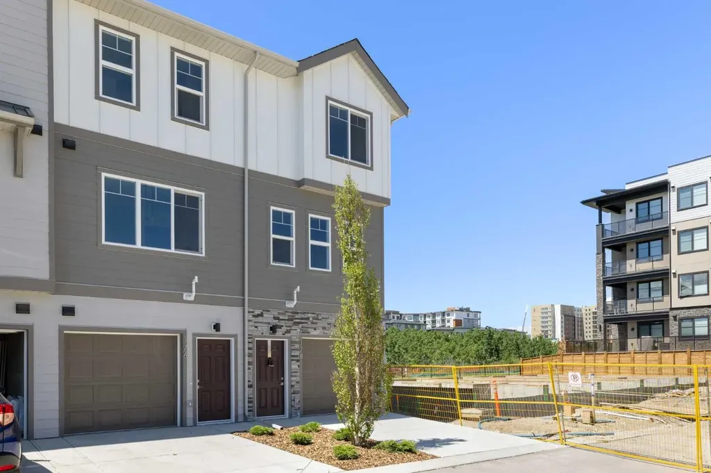 2231 81st Street SW Calgary AB T3H 6M4