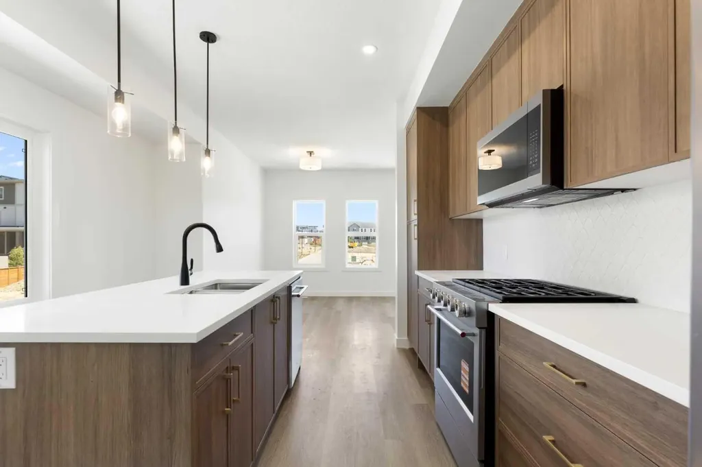 2231 81st Street SW Calgary AB T3H 6M4