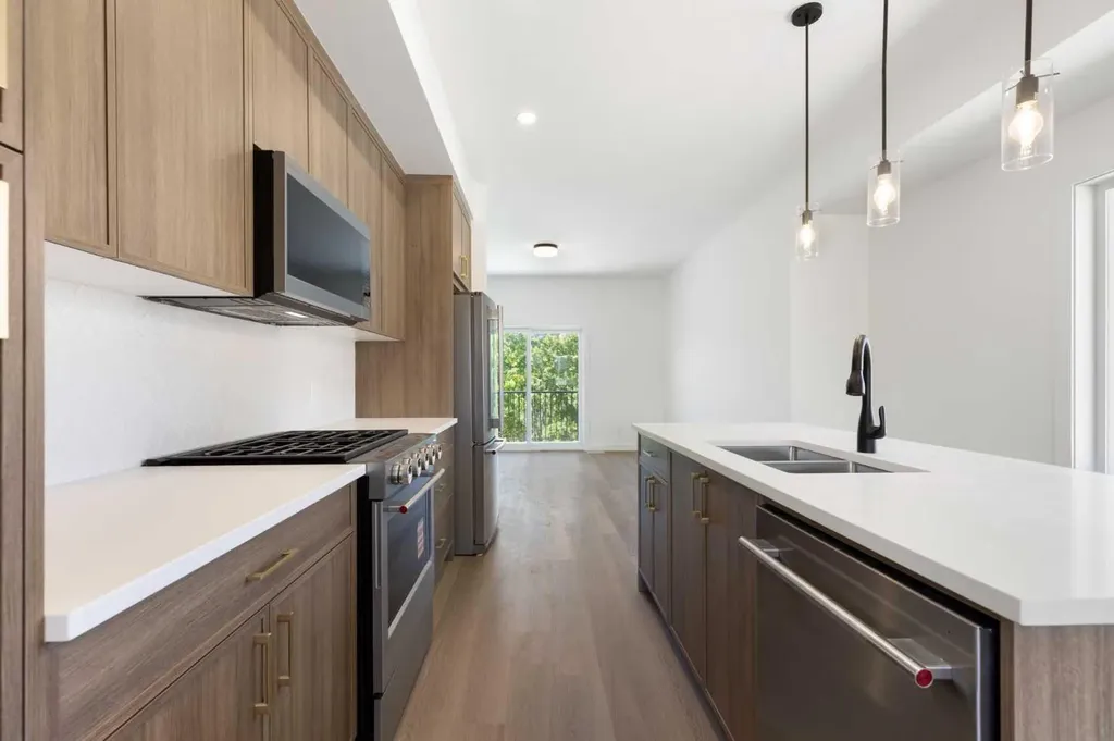 2231 81st Street SW Calgary AB T3H 6M4