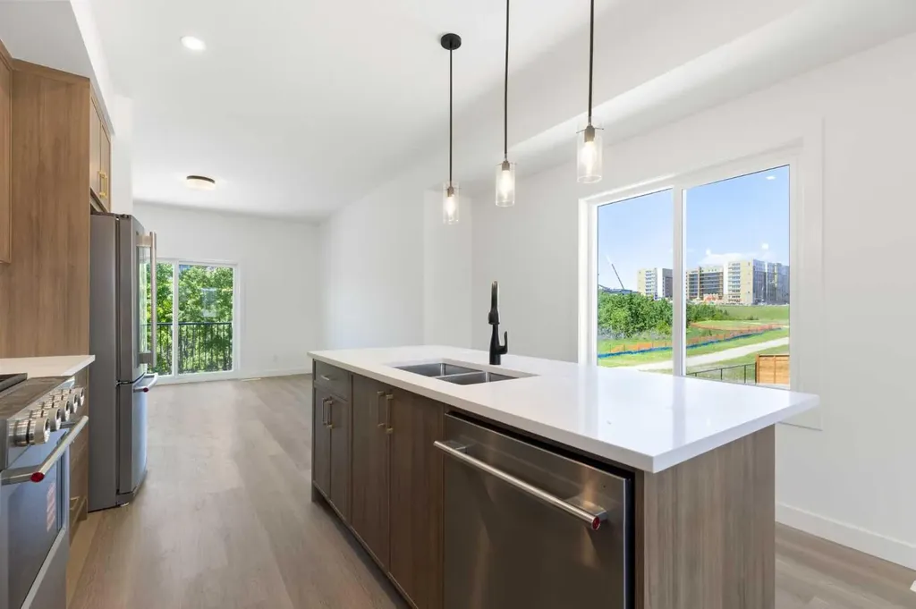 2231 81st Street SW Calgary AB T3H 6M4