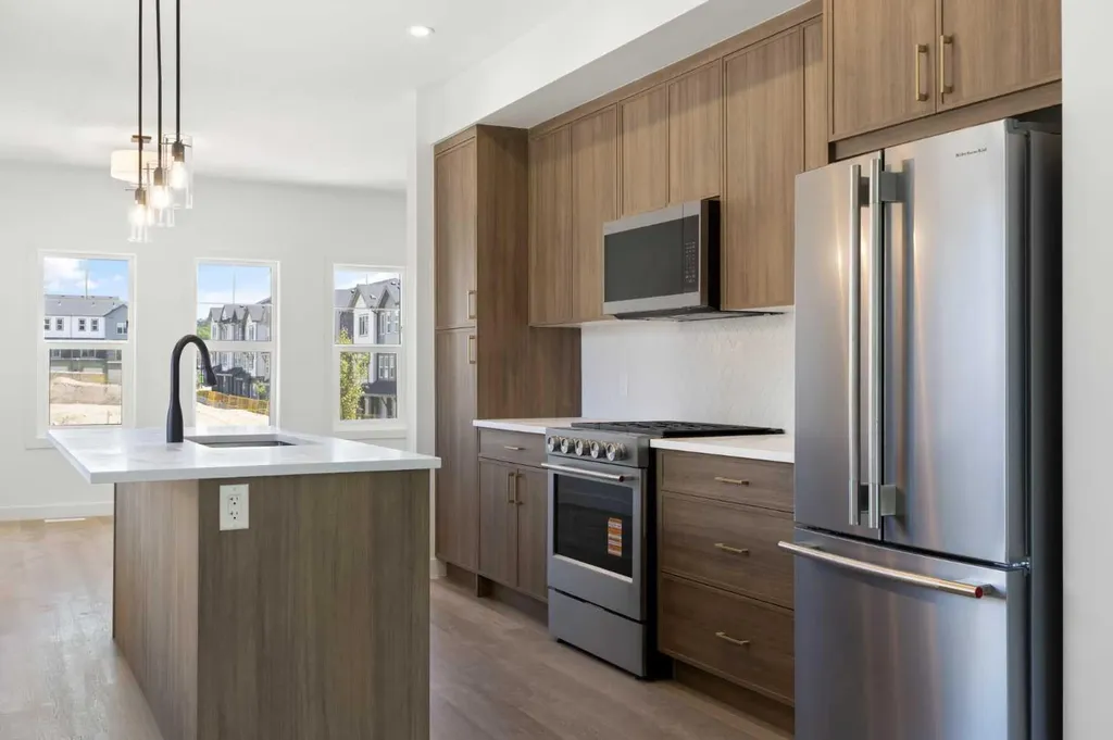 2231 81st Street SW Calgary AB T3H 6M4