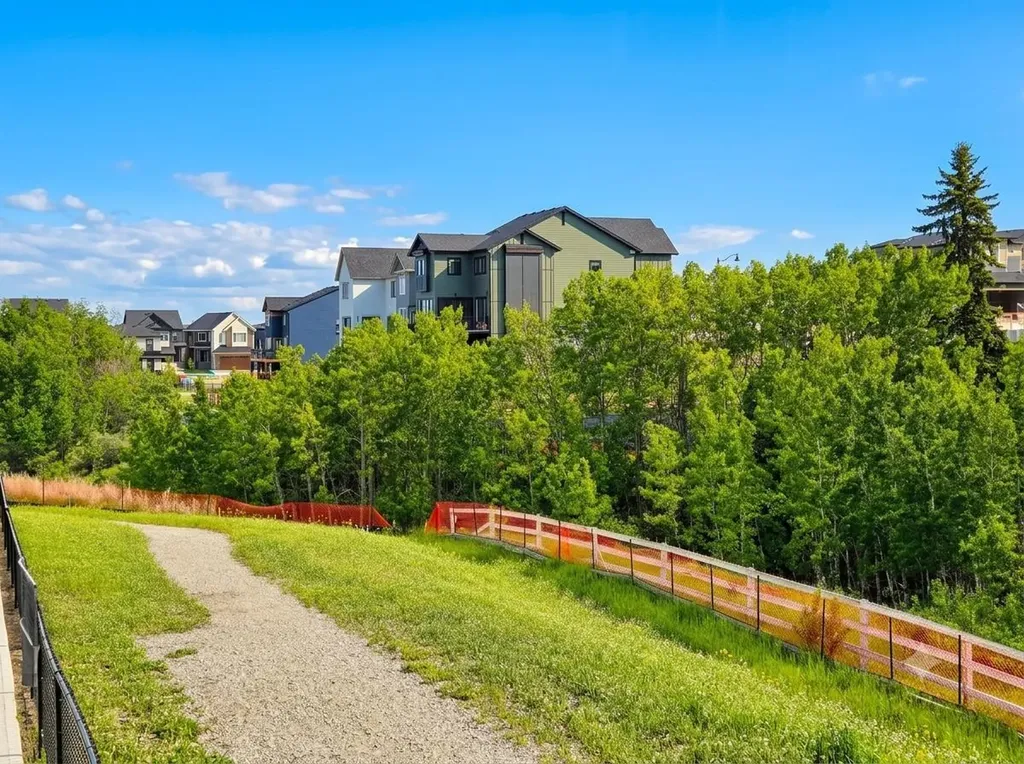 2231 81st Street SW Calgary AB T3H 6M4