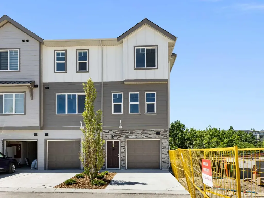 2231 81st Street SW Calgary AB T3H 6M4