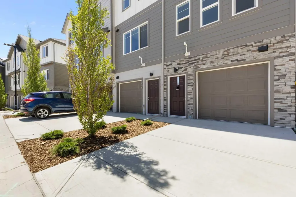 2231 81st Street SW Calgary AB T3H 6M4