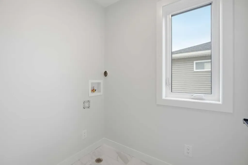 349 Dawson Wharf Road Chestermere AB T1X 2W4