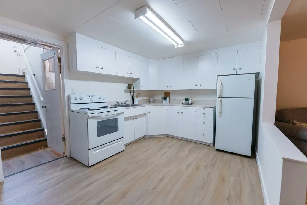 5418 37 Street Red Deer AB T4N 0W1