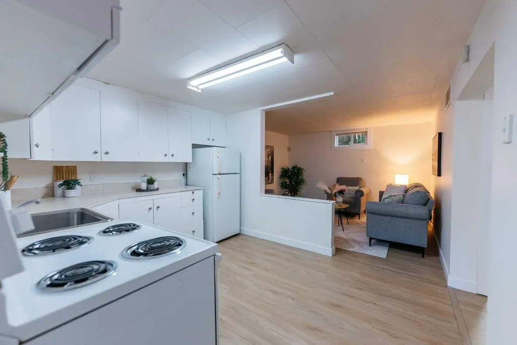 5418 37 Street Red Deer AB T4N 0W1