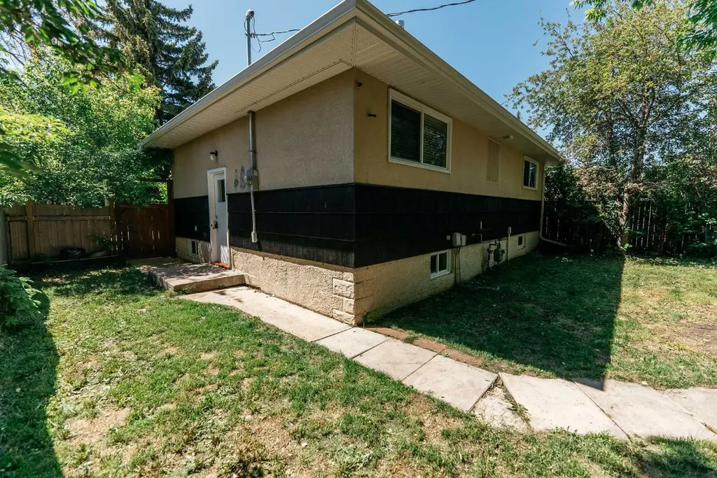 5418 37 Street Red Deer AB T4N 0W1