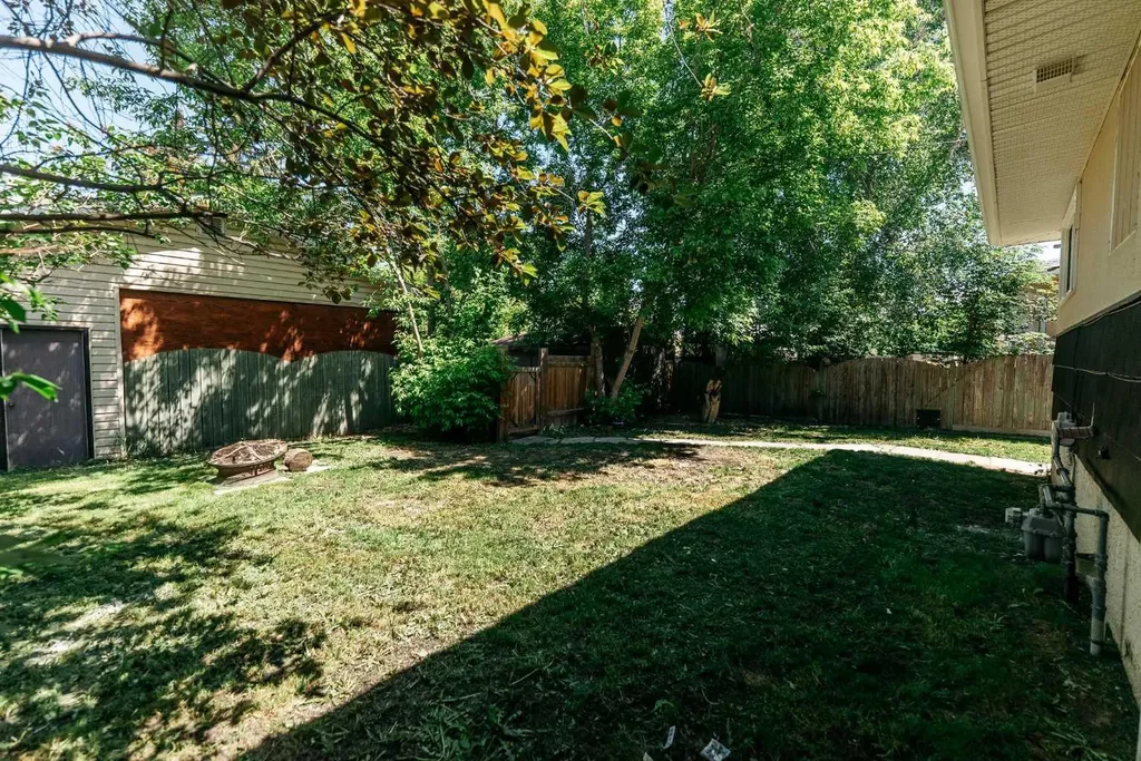 5418 37 Street Red Deer AB T4N 0W1