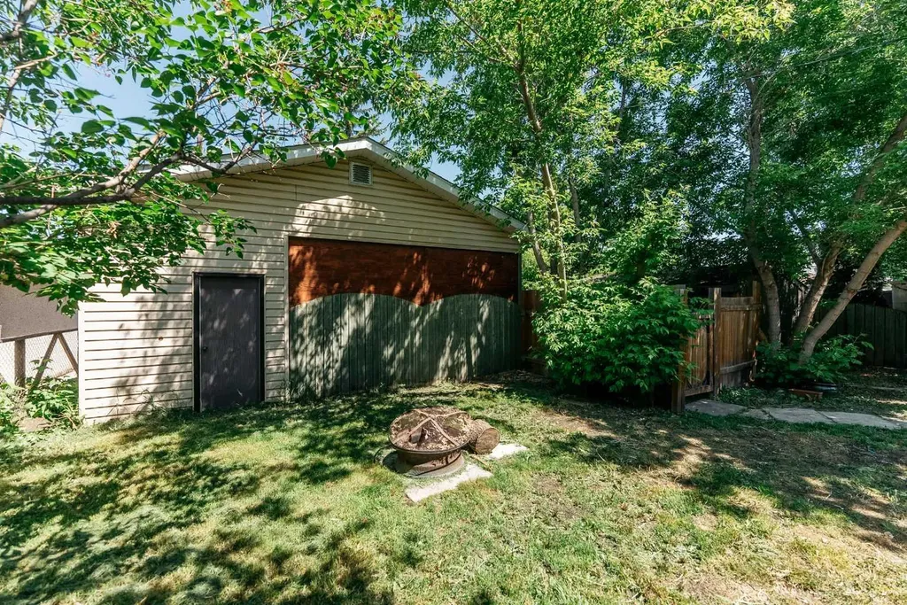 5418 37 Street Red Deer AB T4N 0W1
