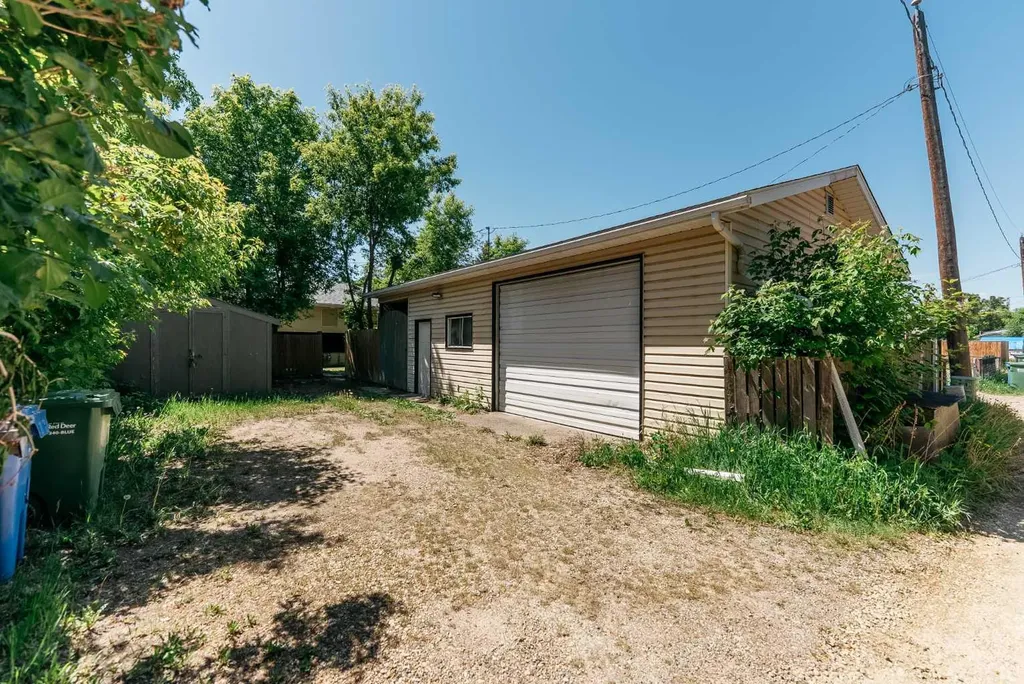 5418 37 Street Red Deer AB T4N 0W1