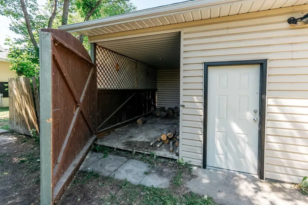 5418 37 Street Red Deer AB T4N 0W1