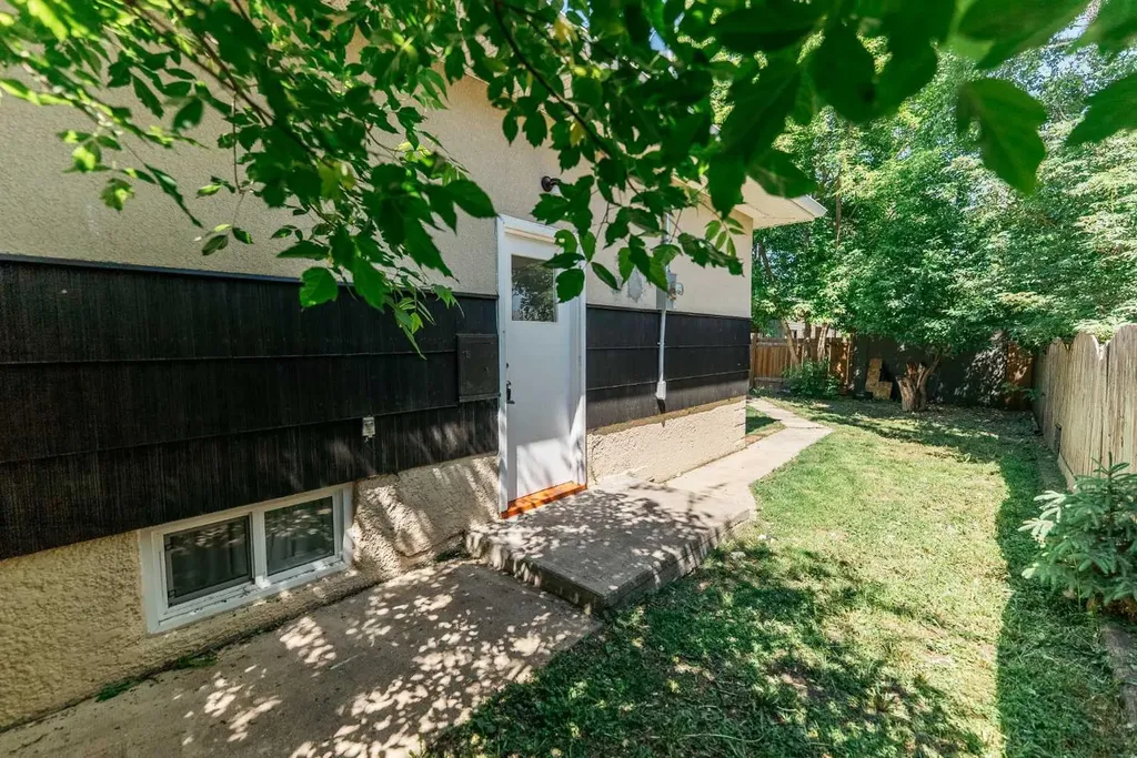 5418 37 Street Red Deer AB T4N 0W1