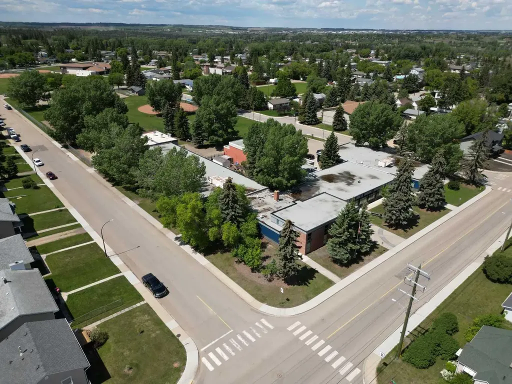 5418 37 Street Red Deer AB T4N 0W1