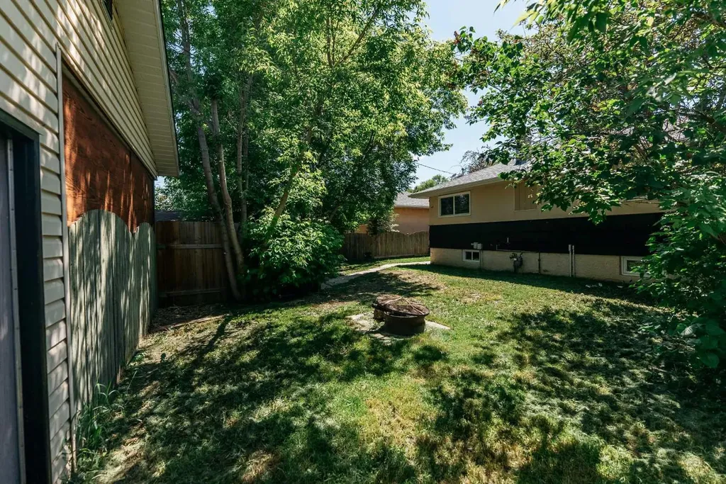 5418 37 Street Red Deer AB T4N 0W1