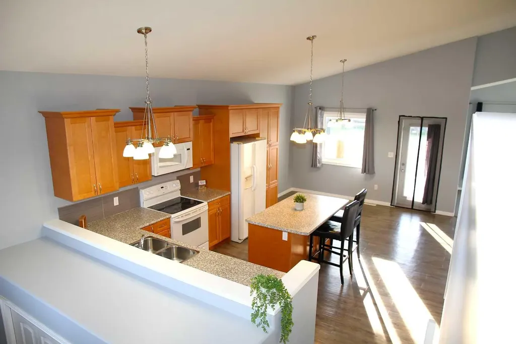 3908 41a Avenue Lloydminster SK S9V 2J3