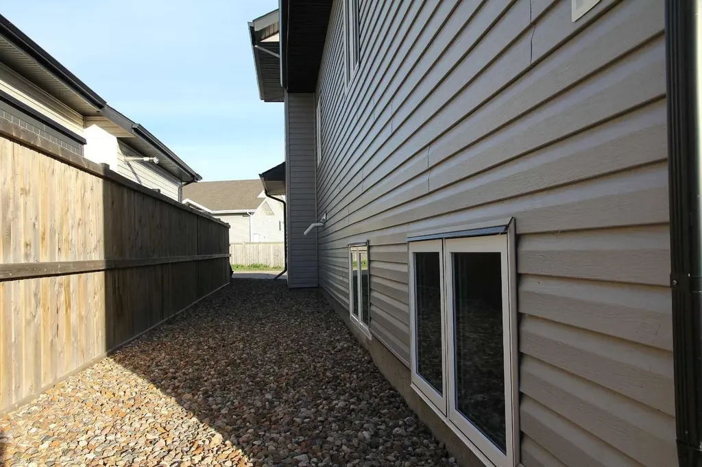 3908 41a Avenue Lloydminster SK S9V 2J3