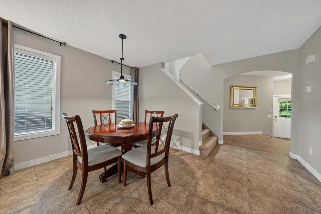 161 Everoak Gardens SW Calgary AB T2Y 0C6