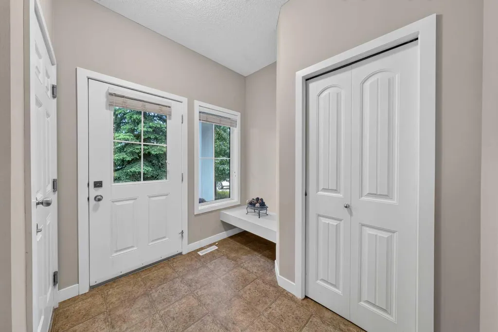 161 Everoak Gardens SW Calgary AB T2Y 0C6