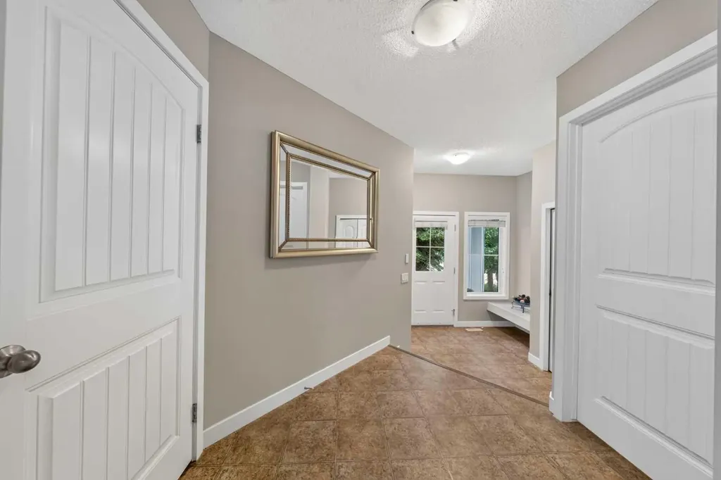 161 Everoak Gardens SW Calgary AB T2Y 0C6