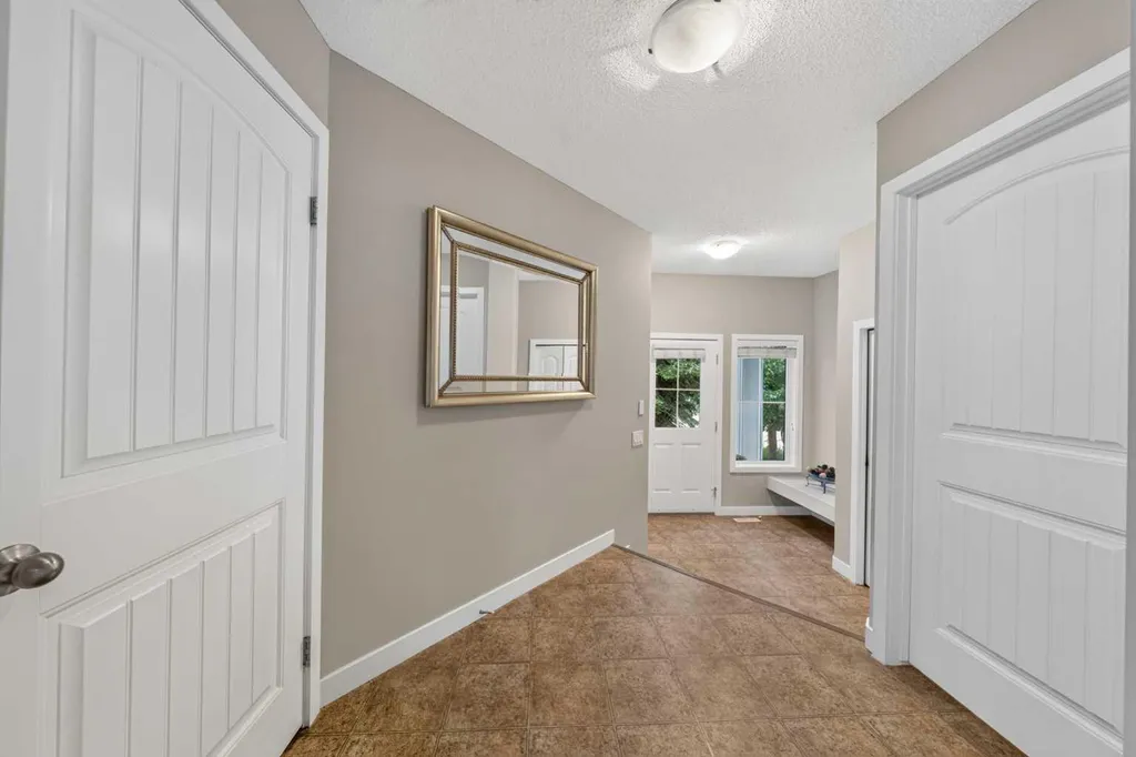 161 Everoak Gardens SW Calgary AB T2Y 0C6