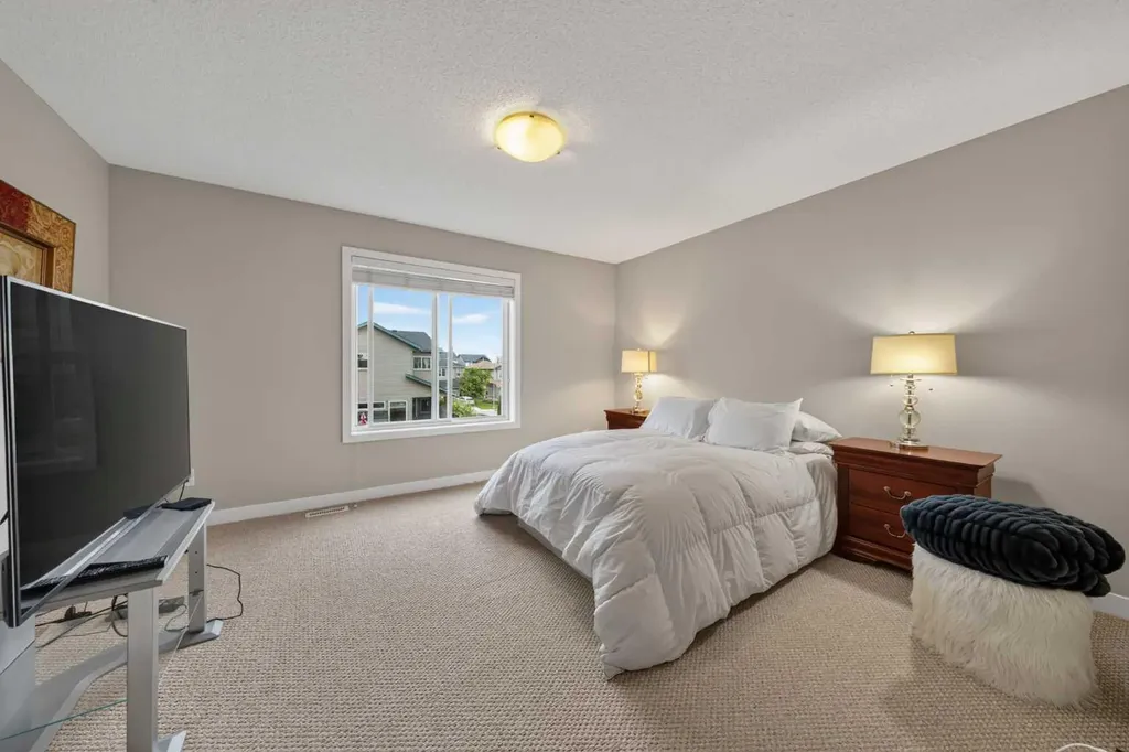 161 Everoak Gardens SW Calgary AB T2Y 0C6