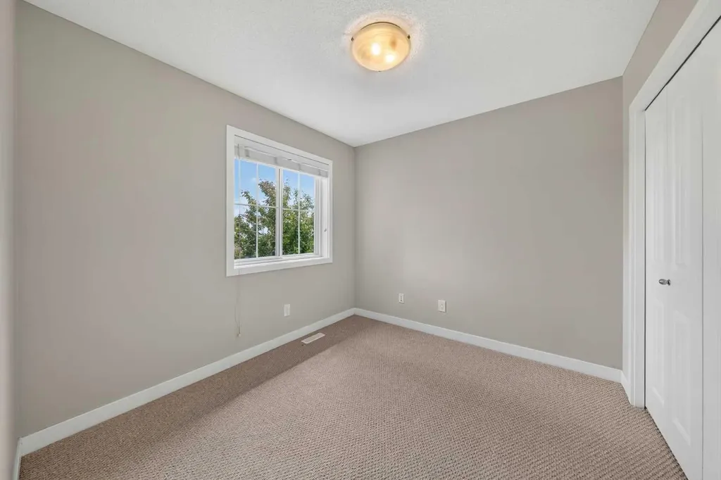 161 Everoak Gardens SW Calgary AB T2Y 0C6