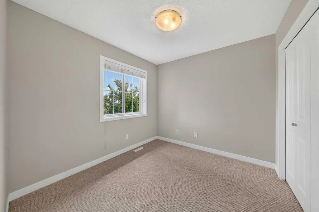 161 Everoak Gardens SW Calgary AB T2Y 0C6