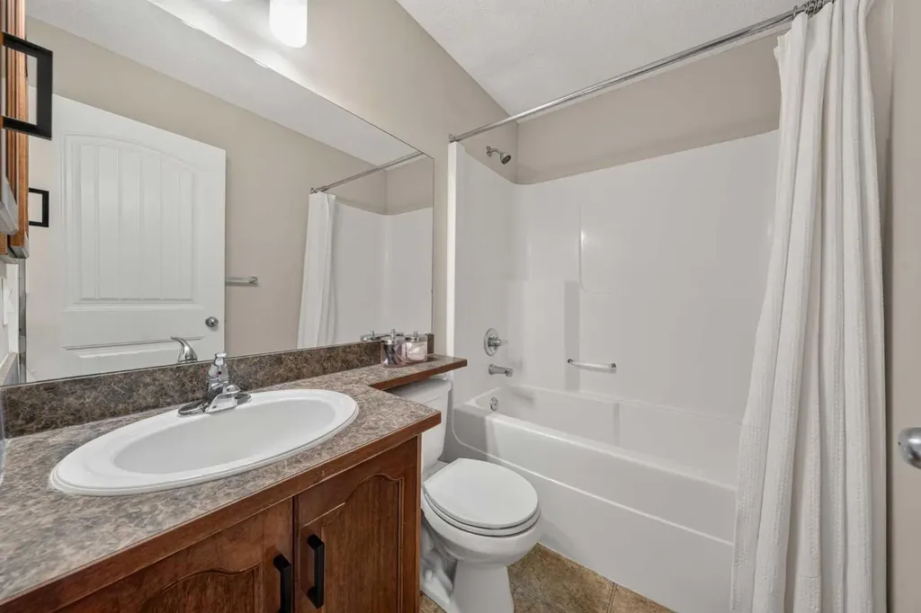 161 Everoak Gardens SW Calgary AB T2Y 0C6