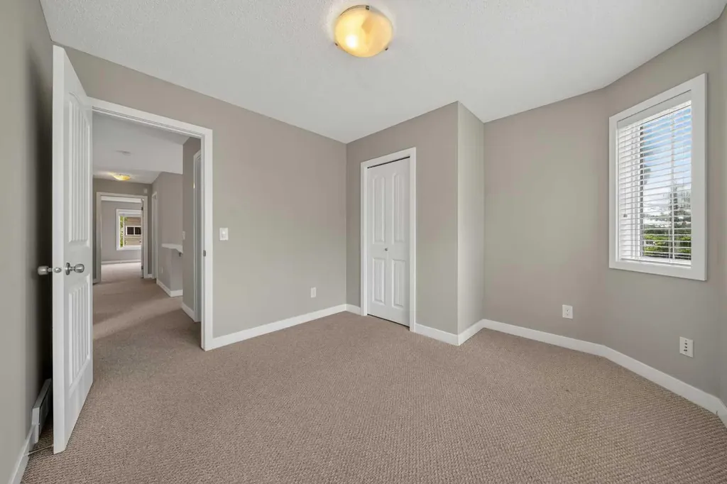 161 Everoak Gardens SW Calgary AB T2Y 0C6