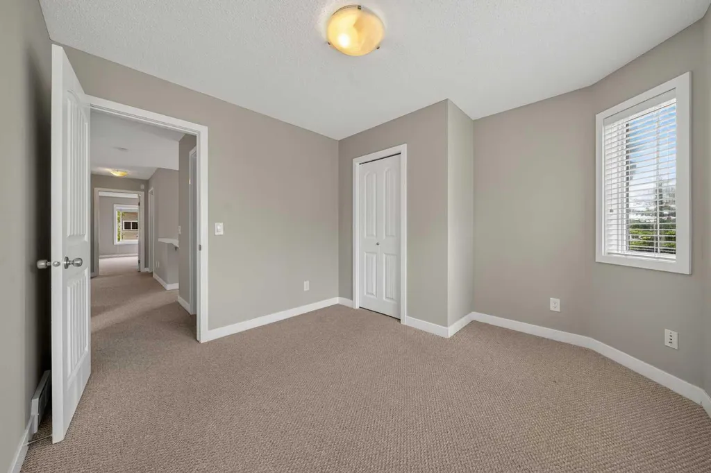 161 Everoak Gardens SW Calgary AB T2Y 0C6