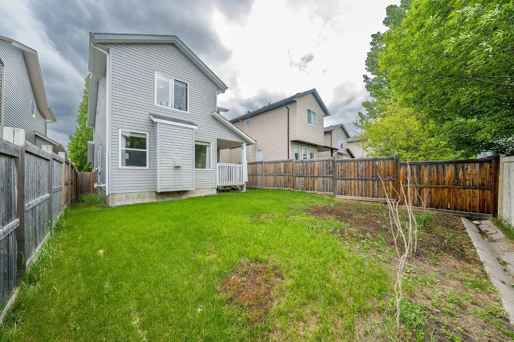161 Everoak Gardens SW Calgary AB T2Y 0C6