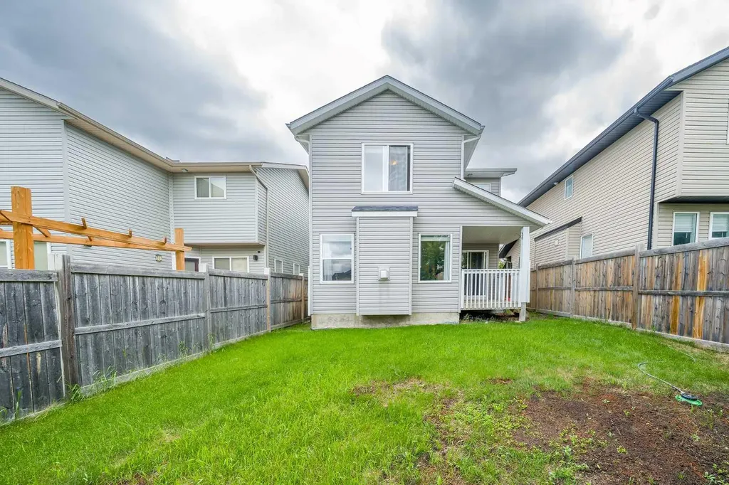 161 Everoak Gardens SW Calgary AB T2Y 0C6