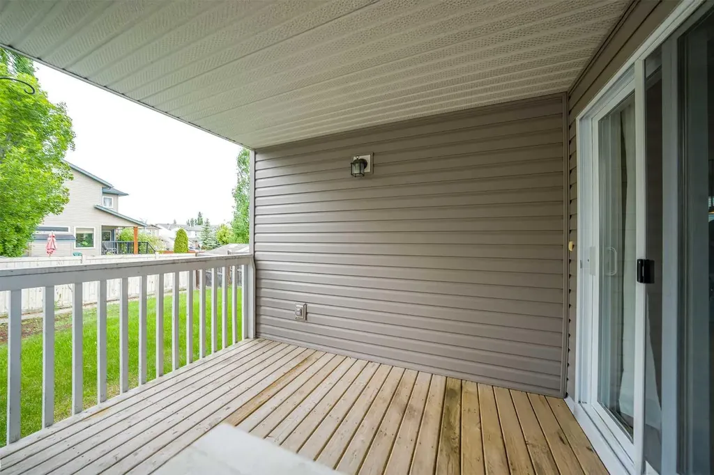 161 Everoak Gardens SW Calgary AB T2Y 0C6