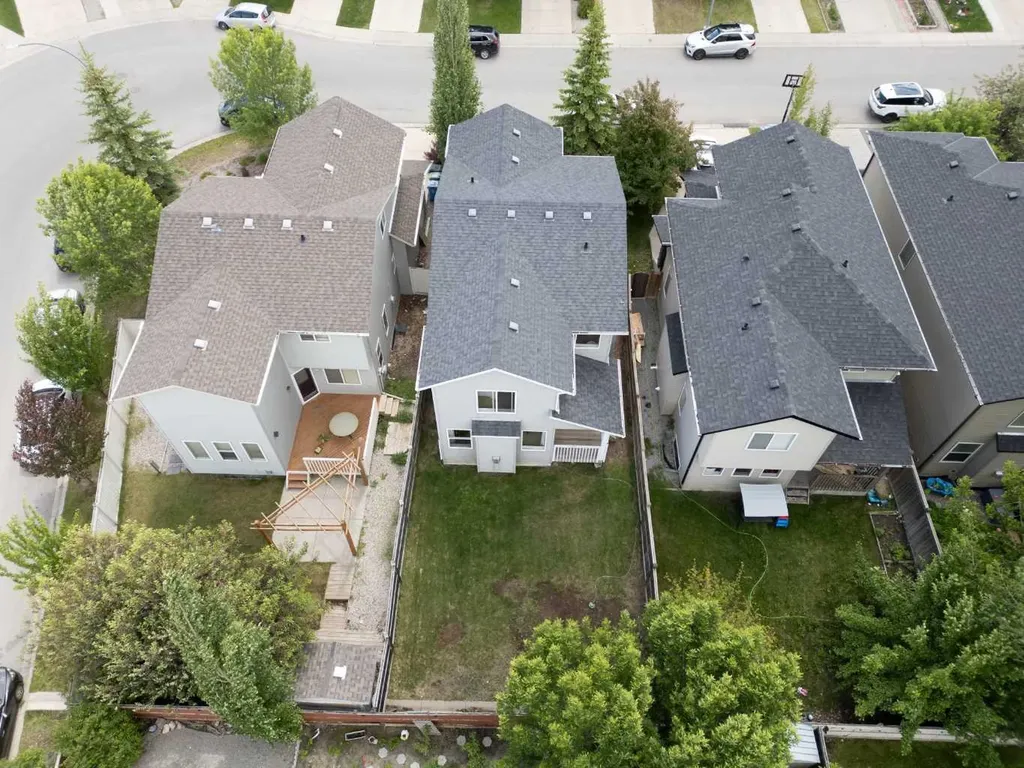 161 Everoak Gardens SW Calgary AB T2Y 0C6