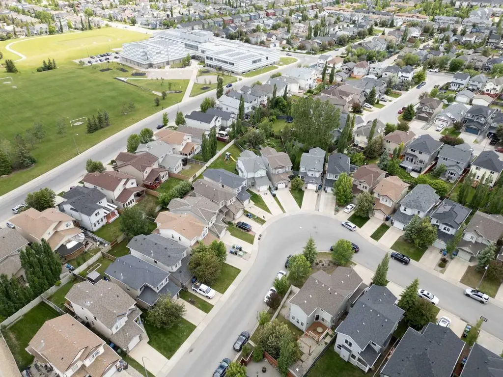 161 Everoak Gardens SW Calgary AB T2Y 0C6