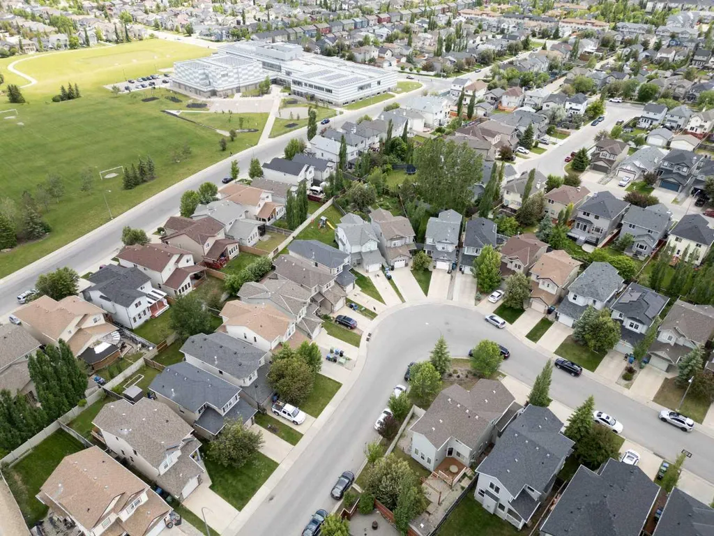 161 Everoak Gardens SW Calgary AB T2Y 0C6