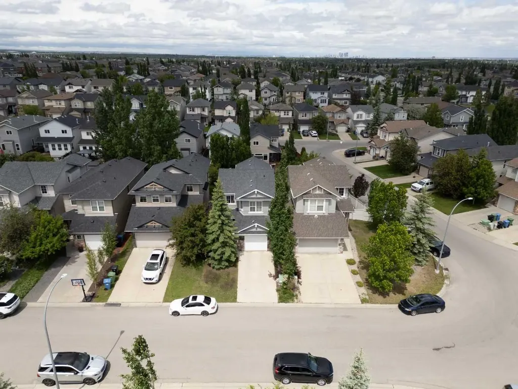 161 Everoak Gardens SW Calgary AB T2Y 0C6