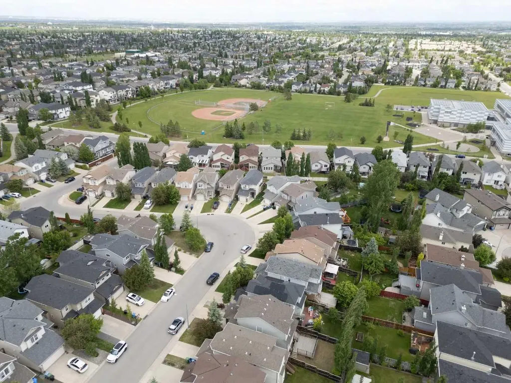 161 Everoak Gardens SW Calgary AB T2Y 0C6