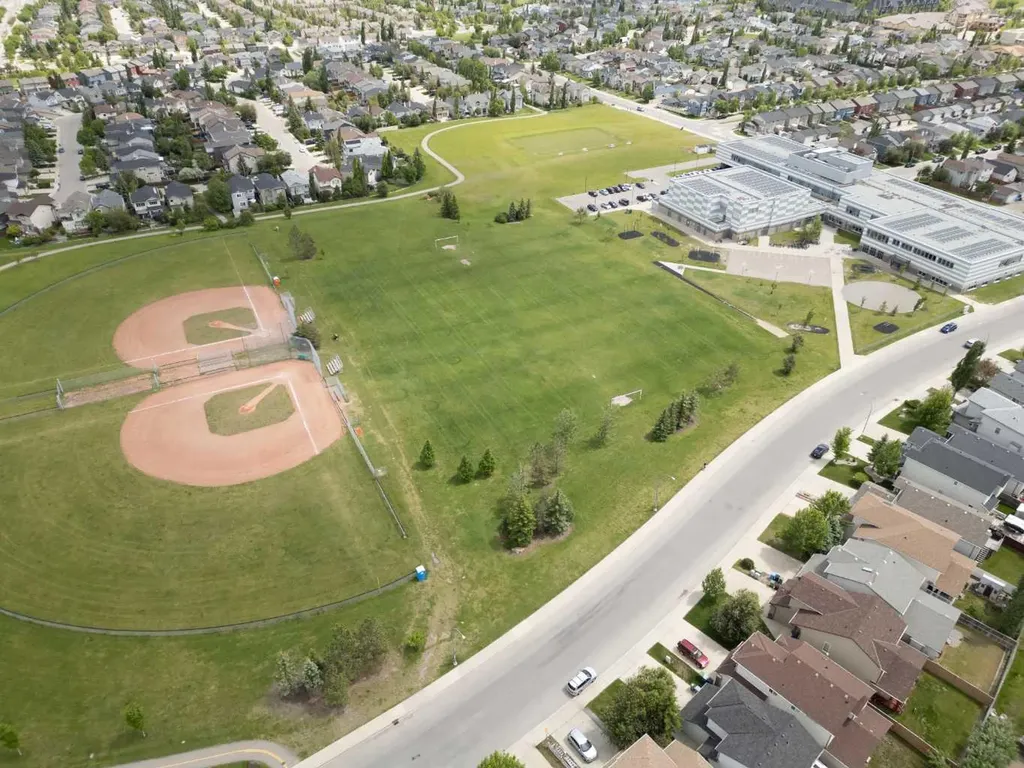 161 Everoak Gardens SW Calgary AB T2Y 0C6